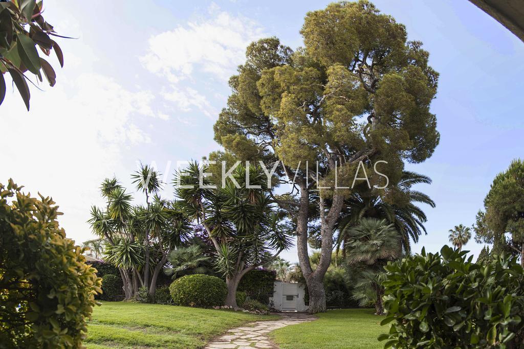 Villa Sitges Tupinetti Beach At 1 Min Walk Amaizing Garden And View Center Sitges 5 Minutes Walk Exterior photo