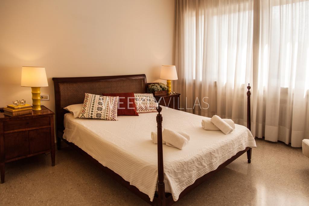 Villa Sitges Tupinetti Beach At 1 Min Walk Amaizing Garden And View Center Sitges 5 Minutes Walk Exterior photo